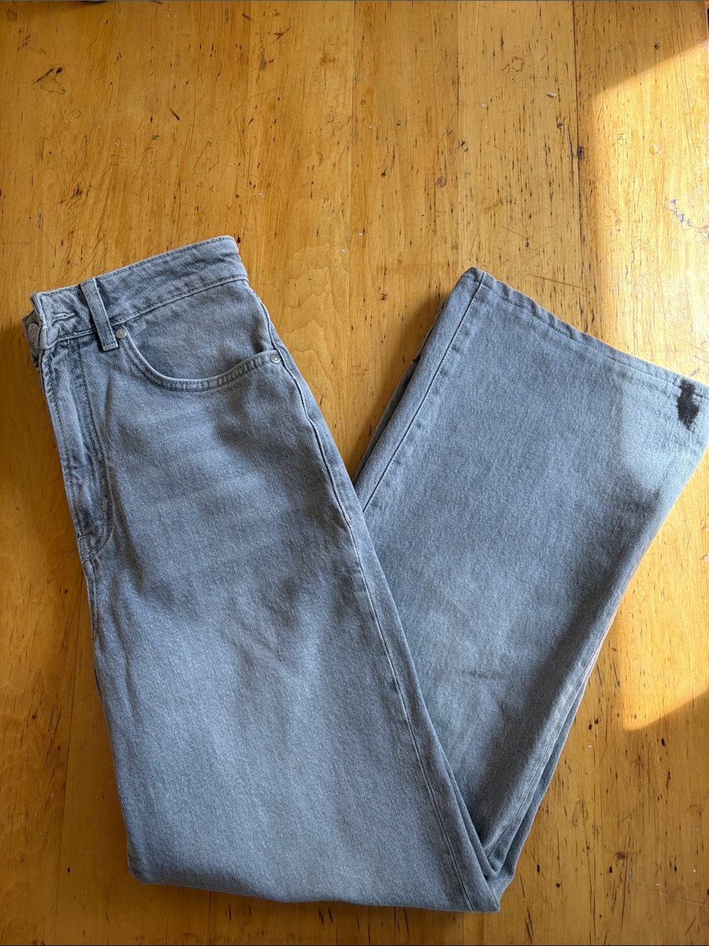 Pilcro Women’s Straight-Leg Jeans in Light Gray Wash